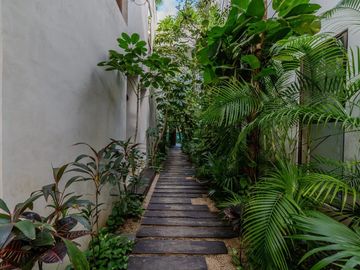 Vista verde garantizada! Exclusiva Propiedad de 2 recámaras con Jardín y Alberca en Luum Zama, Aldea Zama