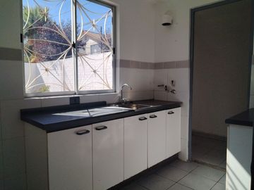 Venta de Casa Remodelada en Ciudad Satélite, Maipú