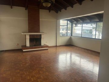 Casa + Departamento Dúplex en Venta, 6 de Diciembre. Jipijapa Av Tomas de Berlanga, Quito.