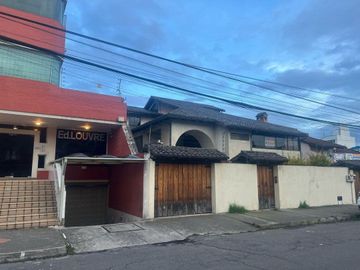 Casa + Departamento Dúplex en Venta, 6 de Diciembre. Jipijapa Av Tomas de Berlanga, Quito.