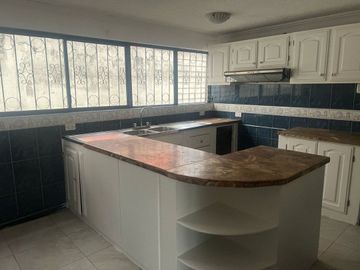 Casa + Departamento Dúplex en Venta, 6 de Diciembre. Jipijapa Av Tomas de Berlanga, Quito.