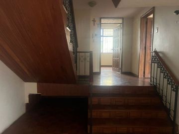 Casa + Departamento Dúplex en Venta, 6 de Diciembre. Jipijapa Av Tomas de Berlanga, Quito.