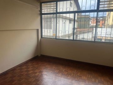 Casa + Departamento Dúplex en Venta, 6 de Diciembre. Jipijapa Av Tomas de Berlanga, Quito.