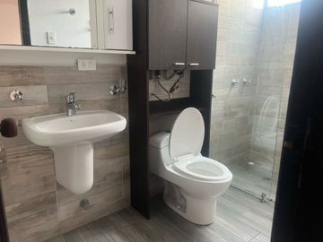 Casa + Departamento Dúplex en Venta, 6 de Diciembre. Jipijapa Av Tomas de Berlanga, Quito.
