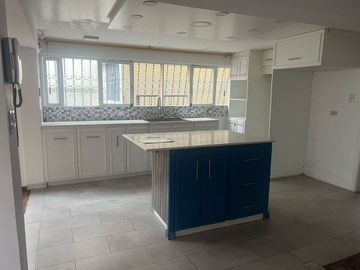 Casa + Departamento Dúplex en Venta, 6 de Diciembre. Jipijapa Av Tomas de Berlanga, Quito.