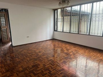 Casa + Departamento Dúplex en Venta, 6 de Diciembre. Jipijapa Av Tomas de Berlanga, Quito.