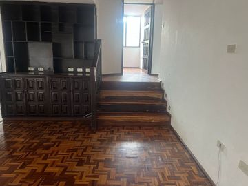 Casa + Departamento Dúplex en Venta, 6 de Diciembre. Jipijapa Av Tomas de Berlanga, Quito.