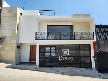 Zona Animas, nueva, 3 recamaras con baño, jardín, área de juegos, roof garden
