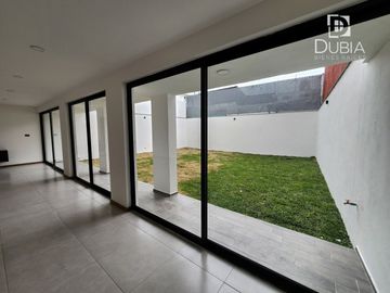 Zona Animas, nueva, 3 recamaras con baño, jardín, área de juegos, roof garden