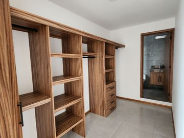 Zona Animas, nueva, 3 recamaras con baño, jardín, área de juegos, roof garden