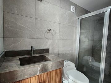 Zona Animas, nueva, 3 recamaras con baño, jardín, área de juegos, roof garden