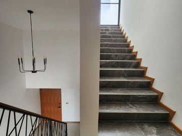 Zona Animas, nueva, 3 recamaras con baño, jardín, área de juegos, roof garden