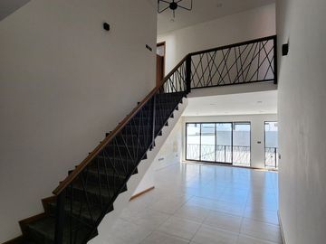 Zona Animas, nueva, 3 recamaras con baño, jardín, área de juegos, roof garden
