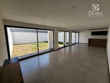 Zona Animas, nueva, 3 recamaras con baño, jardín, área de juegos, roof garden