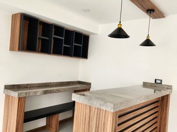 Zona Animas, nueva, 3 recamaras con baño, jardín, área de juegos, roof garden