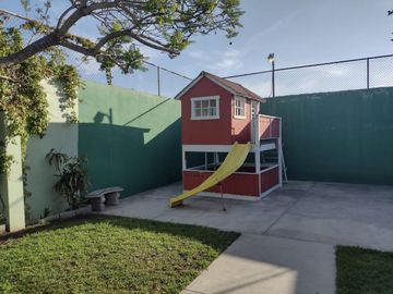 BONITA CASA MUY GRANDE EN FRACCIONAMIENTO EL MIRADOR, TIJUANA
