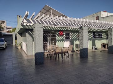 BONITA CASA MUY GRANDE EN FRACCIONAMIENTO EL MIRADOR, TIJUANA