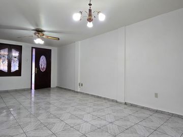 CASA EN VENTA EN SLP, COL TEQUIS