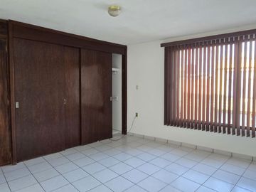 CASA EN VENTA EN SLP, COL TEQUIS