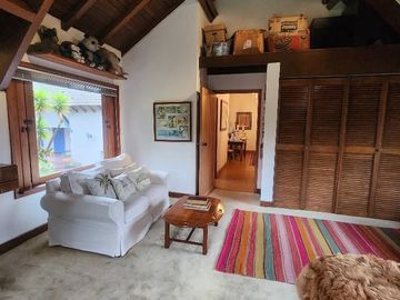 Venta casa campestre con lago PRIVADO  area de construccion 400 metros, lote 2000 2 pisos, 4 habitaciones, 5 baños, sala comedor, cocina, lavanderia,