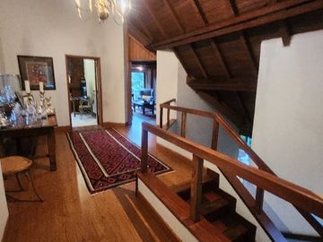 Venta casa campestre con lago PRIVADO  area de construccion 400 metros, lote 2000 2 pisos, 4 habitaciones, 5 baños, sala comedor, cocina, lavanderia,