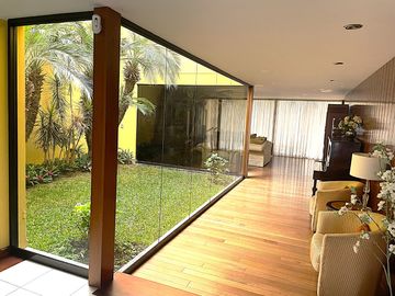 ESPECTACULAR CASA DE 5 DORMITORIOS 
