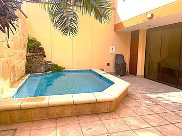 ESPECTACULAR CASA DE 5 DORMITORIOS 
