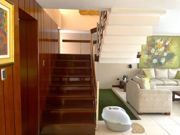 ESPECTACULAR CASA DE 5 DORMITORIOS 