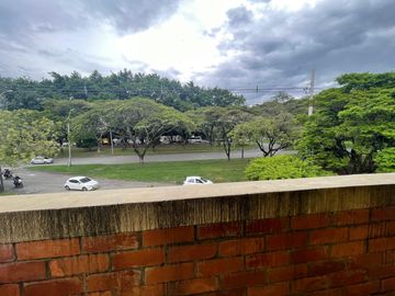VENTA DE CASA COMERCIAL EN EL CANEY, SOBRE LA AVENIDA SIMÓN BOLIVAR