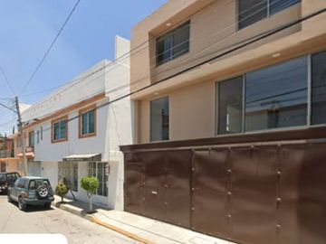 Linda casa nueva en venta cerca del colegio Benavente y Periférico tres niveles, tres recamaras 3 baños 3 autos $2,000,000
