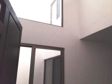 Linda casa nueva en venta cerca del colegio Benavente y Periférico tres niveles, tres recamaras 3 baños 3 autos $2,000,000