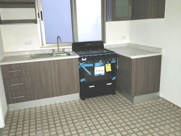 Linda casa nueva en venta cerca del colegio Benavente y Periférico tres niveles, tres recamaras 3 baños 3 autos $2,000,000
