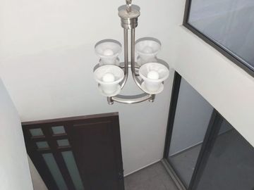 Linda casa nueva en venta cerca del colegio Benavente y Periférico tres niveles, tres recamaras 3 baños 3 autos $2,000,000