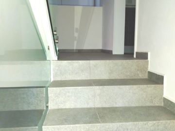 Linda casa nueva en venta cerca del colegio Benavente y Periférico tres niveles, tres recamaras 3 baños 3 autos $2,000,000