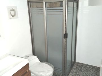 Linda casa nueva en venta cerca del colegio Benavente y Periférico tres niveles, tres recamaras 3 baños 3 autos $2,000,000