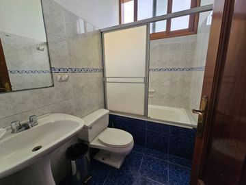 CASA -TERRENO EN CHORRILLOS