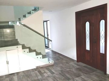 Linda casa nueva en esquina cerca del colegio Benavente y Periférico hospital general, con tres recamaras 2 autos, con  terraza $2,120,000