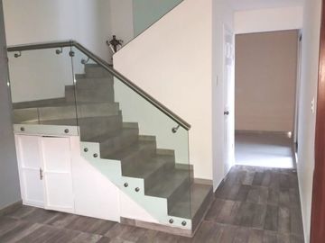 Linda casa nueva en esquina cerca del colegio Benavente y Periférico hospital general, con tres recamaras 2 autos, con  terraza $2,120,000
