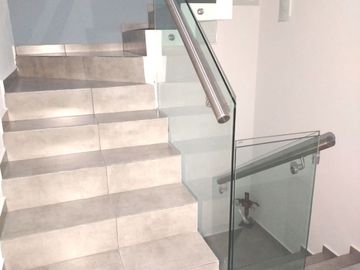 Linda casa nueva en esquina cerca del colegio Benavente y Periférico hospital general, con tres recamaras 2 autos, con  terraza $2,120,000