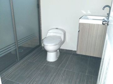Linda casa nueva en esquina cerca del colegio Benavente y Periférico hospital general, con tres recamaras 2 autos, con  terraza $2,120,000