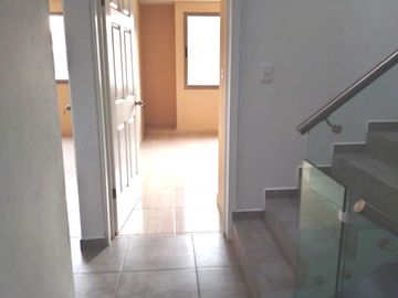 Linda casa nueva en esquina cerca del colegio Benavente y Periférico hospital general, con tres recamaras 2 autos, con  terraza $2,120,000