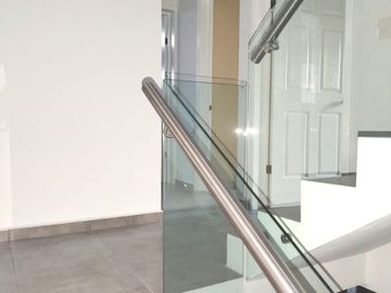 Linda casa nueva en esquina cerca del colegio Benavente y Periférico hospital general, con tres recamaras 2 autos, con  terraza $2,120,000