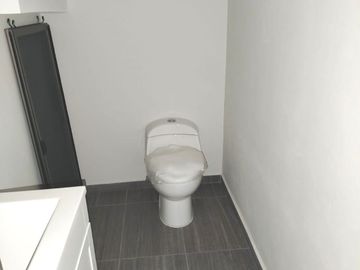 Linda casa nueva en esquina cerca del colegio Benavente y Periférico hospital general, con tres recamaras 2 autos, con  terraza $2,120,000