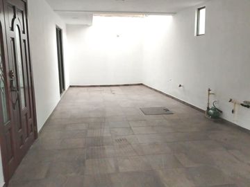 Linda casa nueva en esquina cerca del colegio Benavente y Periférico hospital general, con tres recamaras 2 autos, con  terraza $2,120,000