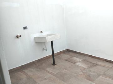 Linda casa nueva en esquina cerca del colegio Benavente y Periférico hospital general, con tres recamaras 2 autos, con  terraza $2,120,000