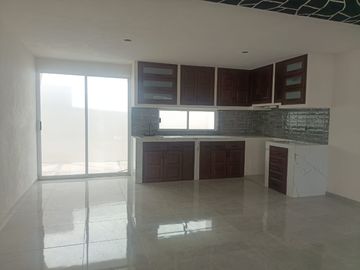 Casa con 3 Habitaciones y Terraza a la venta en Solares Banthi
