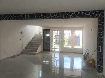 Casa con 3 Habitaciones y Terraza a la venta en Solares Banthi