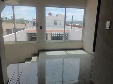 Casa con 3 Habitaciones y Terraza a la venta en Solares Banthi