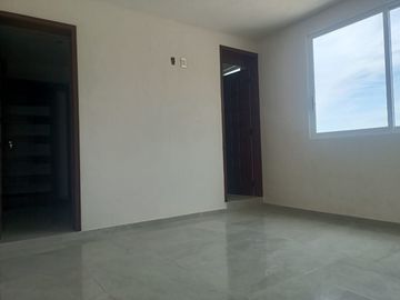 Casa con 3 Habitaciones y Terraza a la venta en Solares Banthi