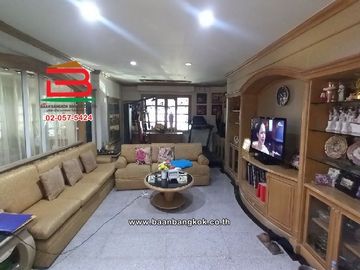 บ้านเดี่ยว โครงการ ลดาวัลย์ ศรีนครินทร์ เนื้อที่ 298 ตรว. บางพลี สมุทรปราการ